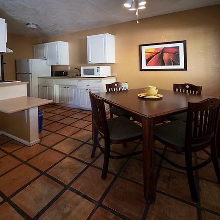 Tuscany Manor Palm Springs Bagian luar foto