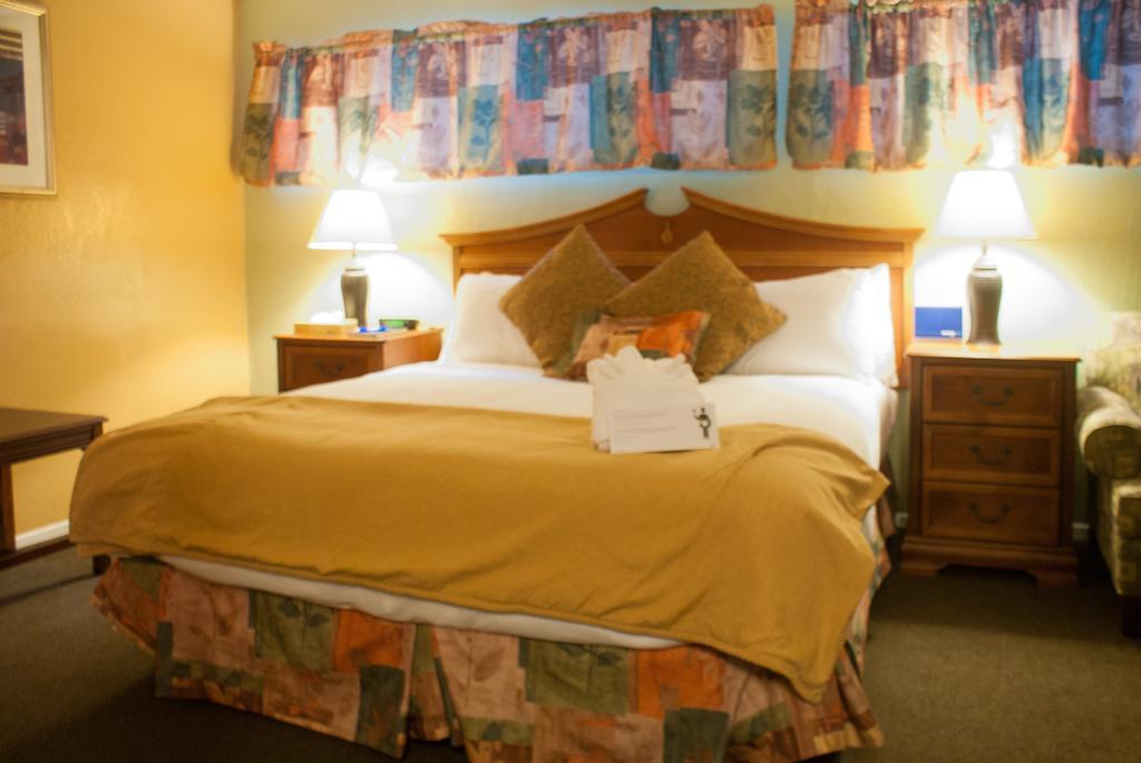 Tuscany Manor Palm Springs Bagian luar foto