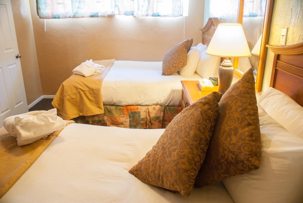 Tuscany Manor Palm Springs Bagian luar foto