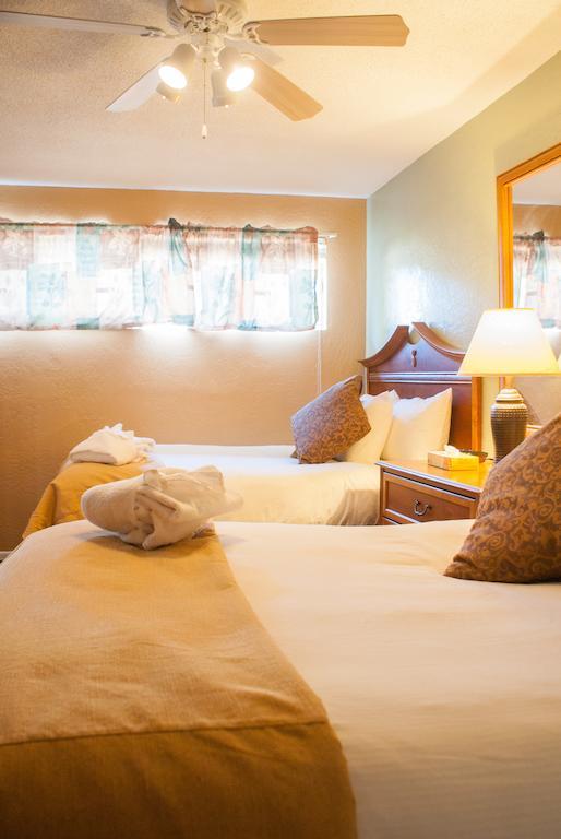 Tuscany Manor Palm Springs Bagian luar foto