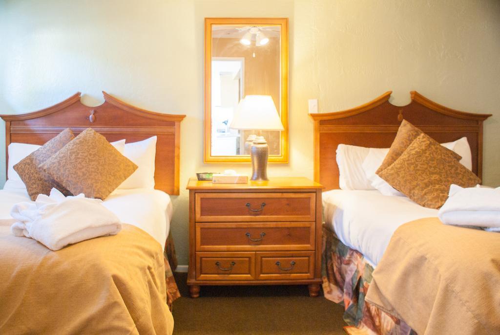 Tuscany Manor Palm Springs Bagian luar foto