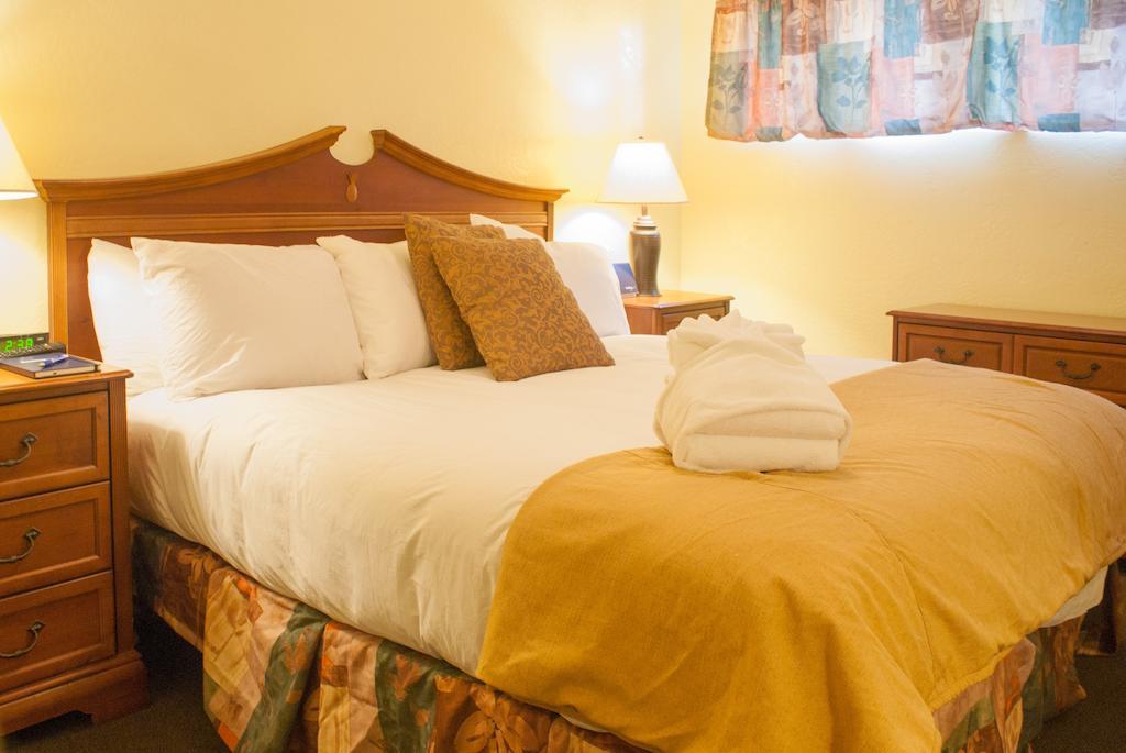 Tuscany Manor Palm Springs Bagian luar foto