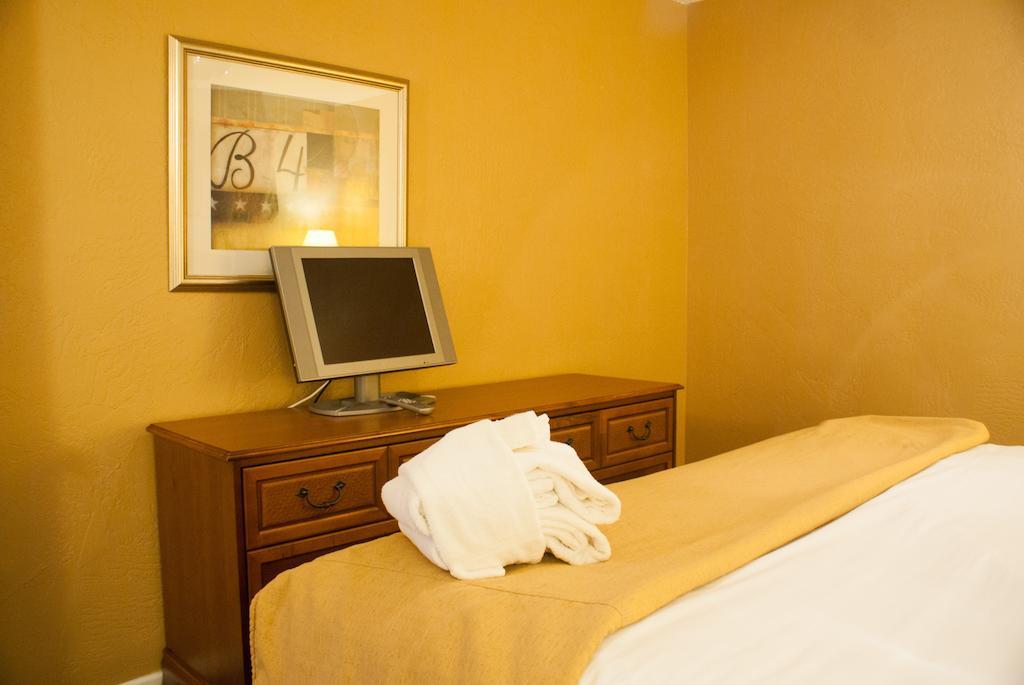 Tuscany Manor Palm Springs Bagian luar foto