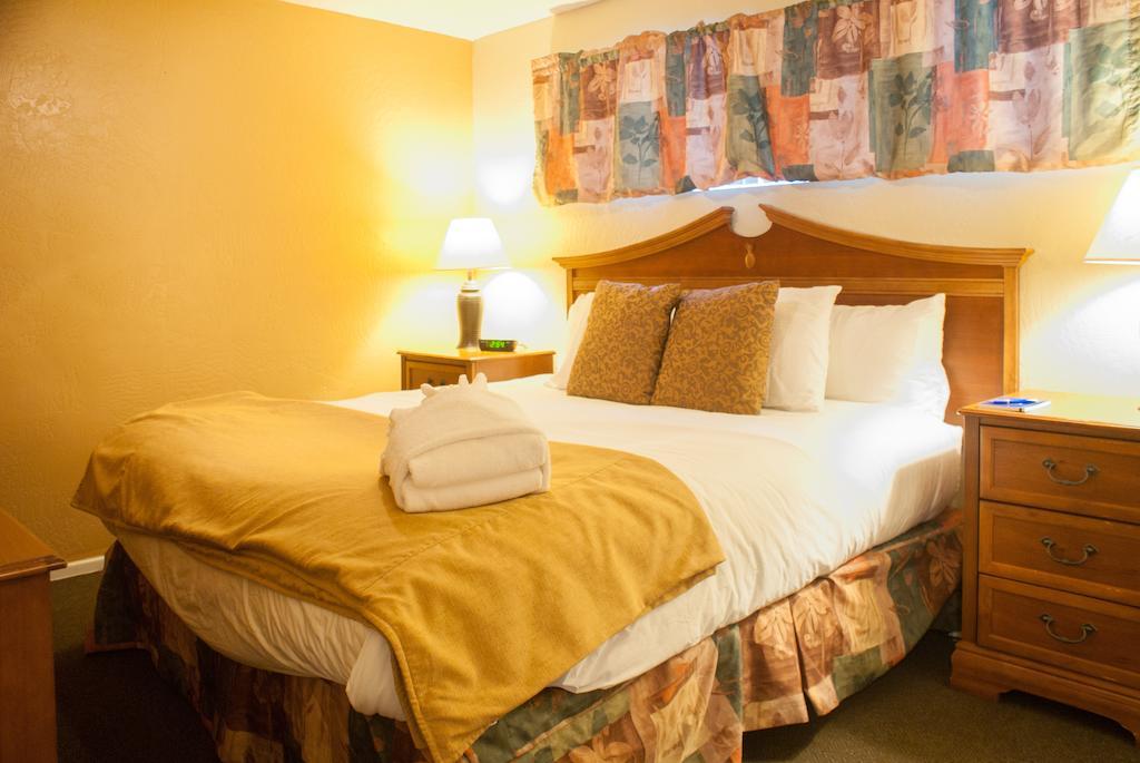 Tuscany Manor Palm Springs Bagian luar foto