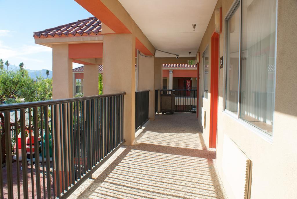 Tuscany Manor Palm Springs Bagian luar foto