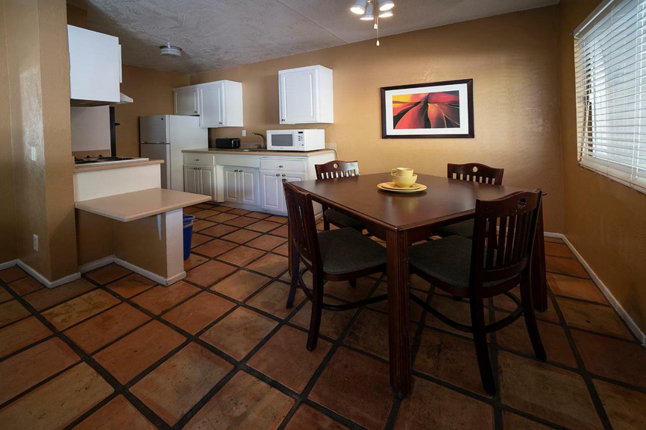 Tuscany Manor Palm Springs Bagian luar foto
