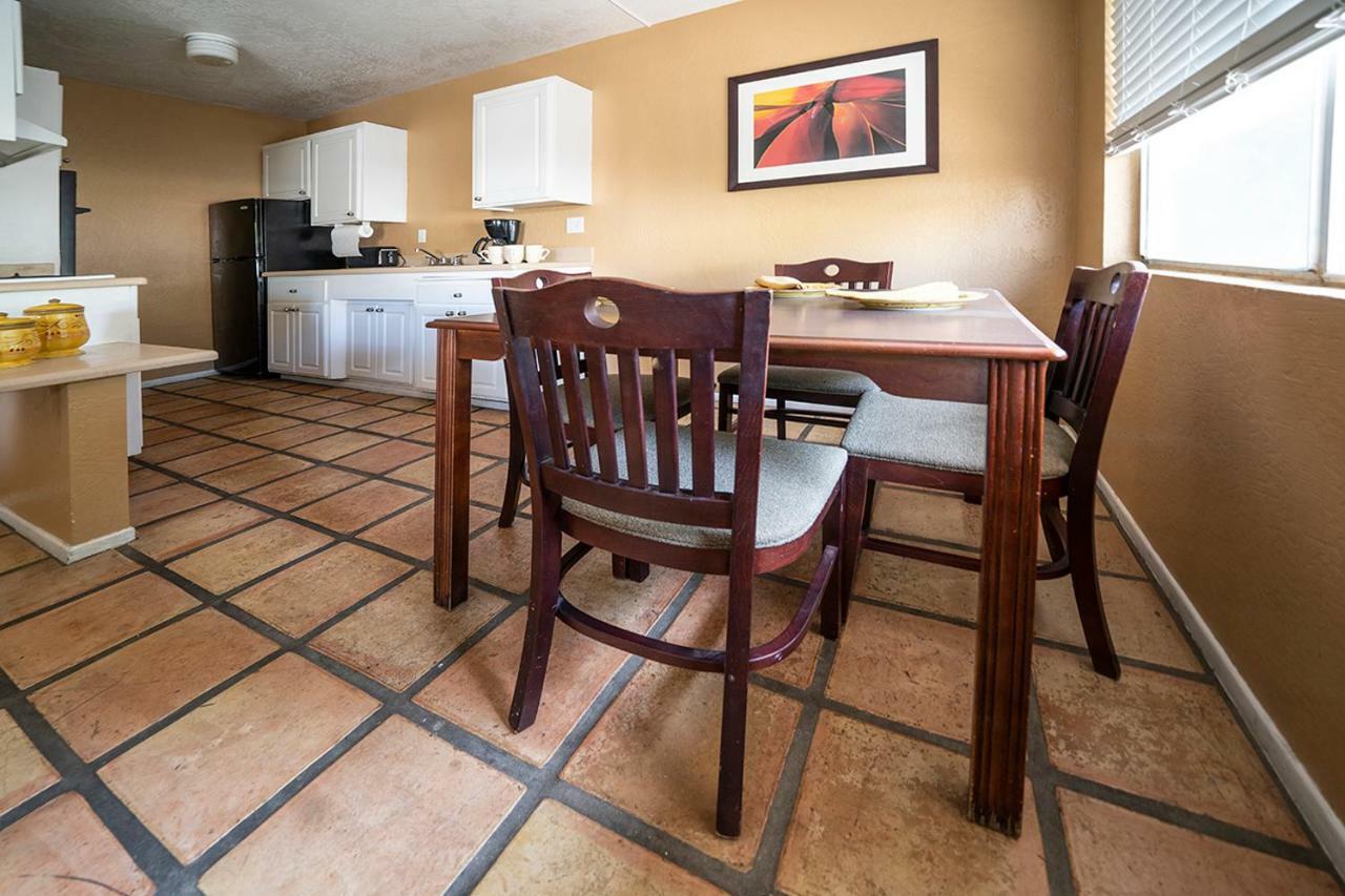 Tuscany Manor Palm Springs Bagian luar foto