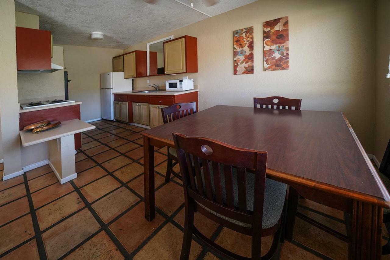 Tuscany Manor Palm Springs Bagian luar foto